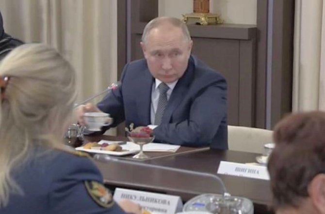 Putinlə oğulları müharibədə olan ana arasında maraqlı dialoq - Video
