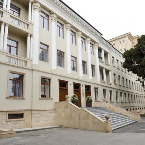 6 saylı doğum evində üçəm doğuldu,körpələrin ikisi baxımsızlıqdan tələf oldu?