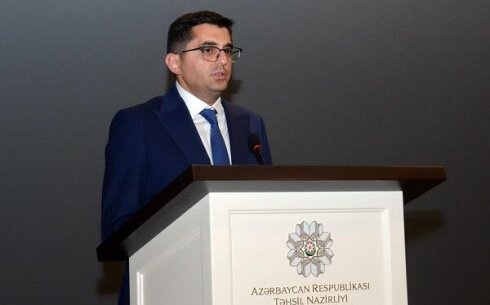 Parlaq rektorun füsunkar təklifinə qoşulaq: Leninə qayıdırıq...