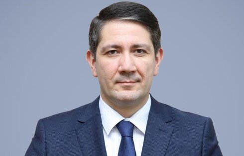 Maliyyə Nazirinin müavini Anar Kərimov ƏƏSMN-də də müavindir?