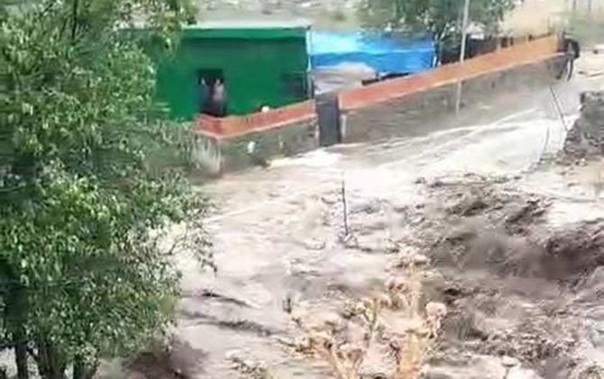 Daşkəsənə leysan yağdı, bir kəndi sel basdı
