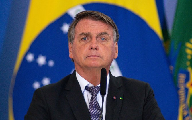 Bolsonaro 27 il müddətinə həbs edildi
